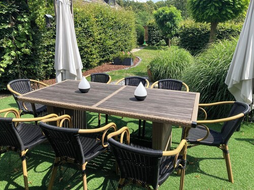 Ferienhaus/Wohnung auf dem Eltenberg,4 Badezimmer, Terrasse am Wald gelegen