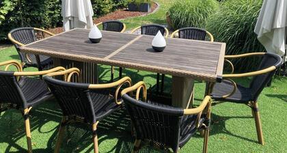 Ferienhaus/Wohnung auf dem Eltenberg,4 Badezimmer, Terrasse am Wald gelegen