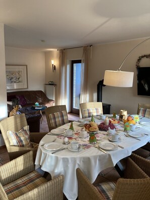 Dining - Ferienhaus/Wohnung auf dem Eltenberg 9 Personen,4 Badezimmer, Terrasse im Grünen (Emmerich am Rhein)