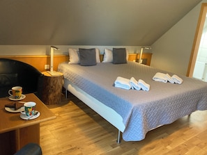 4 quartos, ferros/tábuas de passar roupa, Wi-Fi de cortesia
