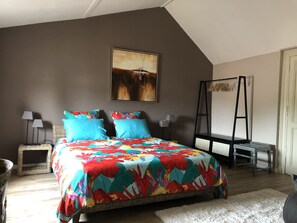 Comfort Double Room, 1 Queen Bed (Chambre No 2) | Individually furnished, free WiFi, bed sheets