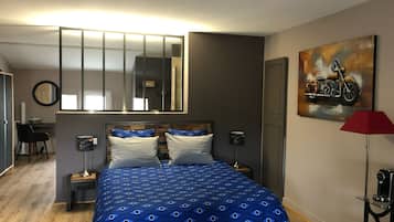 Design tweepersoonskamer, 1 queensize bed (Chambre No 4) | Individueel gemeubileerd, gratis wifi, beddengoed