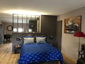 Kamar Double Desain, 1 Tempat Tidur Queen (Chambre No 4) | Dilengkapi dengan perabotan berbeda-beda, Wi-Fi gratis, dan seprai linen