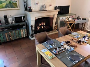 Free daily continental breakfast 