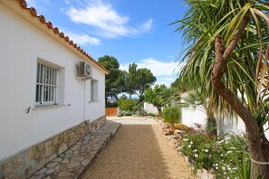 Property grounds - Nice Villa in Marquesa with a large garden (Denia)