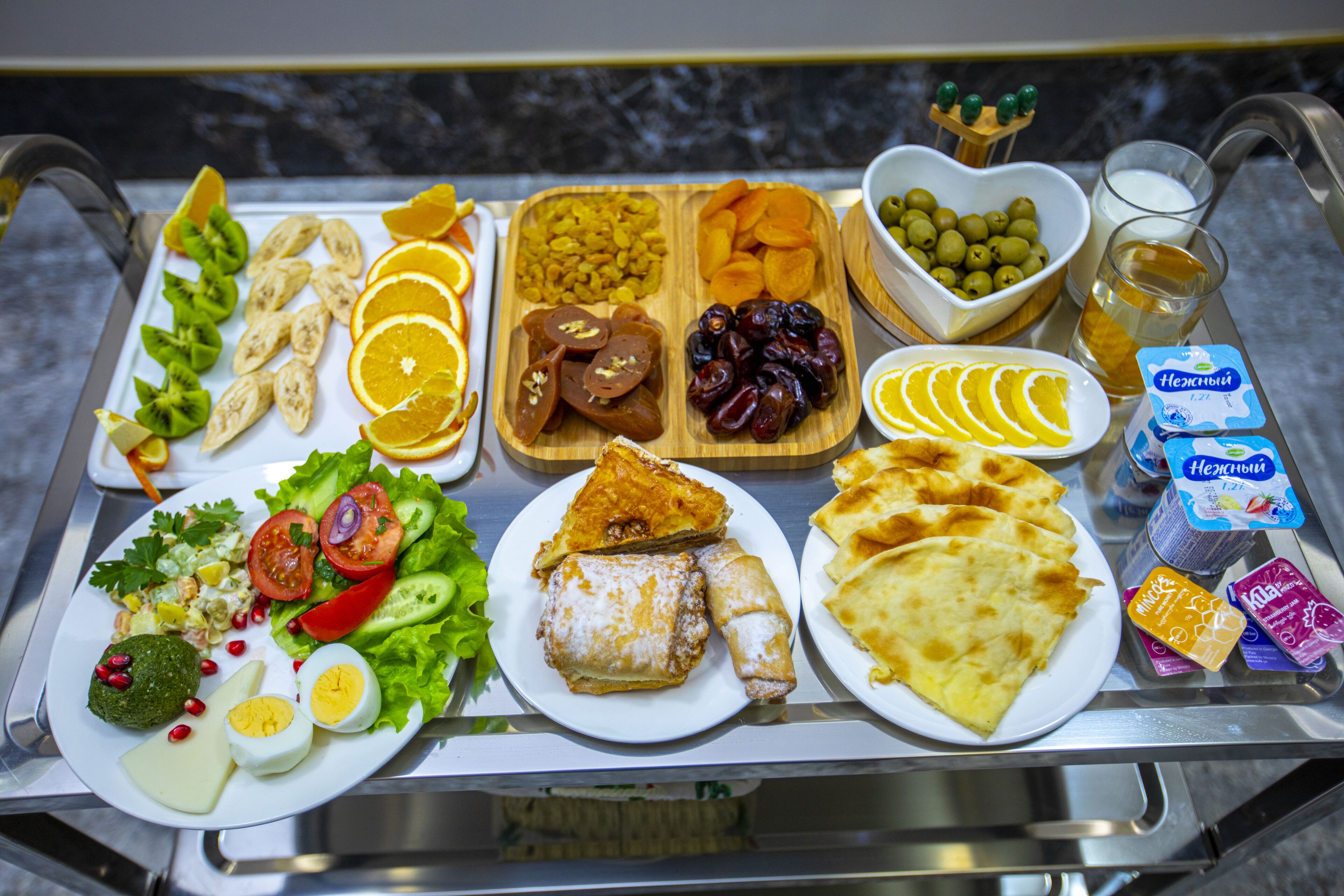daily continental breakfast (gel 25 per person)