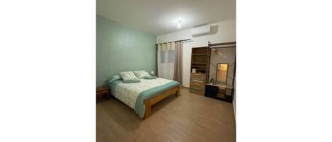 3 sovrum, strykjärn/strykbräda, gratis wi-fi och sängkläder