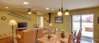 Bozeman Condo w/ Grill ~ 2 Mi to Hot Springs!