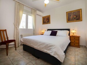 4 slaapkamers, een strijkplank/strijkijzer, wifi