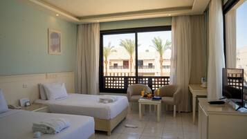 Habitación doble superior, vistas al jardín | Ropa de cama de alta calidad, caja fuerte, cortinas opacas y wifi
