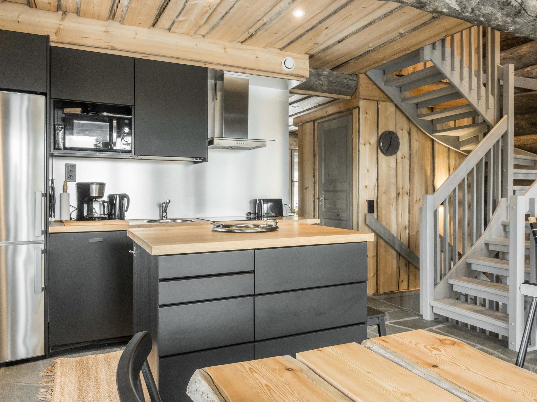 Fridge, microwave, dishwasher, cookware/dishes/utensils