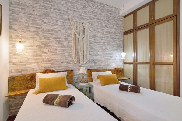 3 habitaciones, tabla de planchar con plancha y wifi gratis 