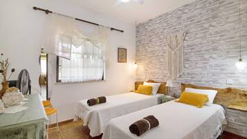 3 makuuhuonetta, silitysrauta/-lauta, ilmainen Wi-Fi, vuodevaatteet