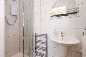 Bathtub, hair dryer, towels - "Birchfield" - close to city centre, 4-bed ensuite (York)