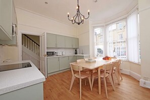 Dining - "Birchfield" - close to city centre, 4-bed ensuite (York)