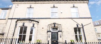 "Birchfield" - close to city centre, 4-bed ensuite