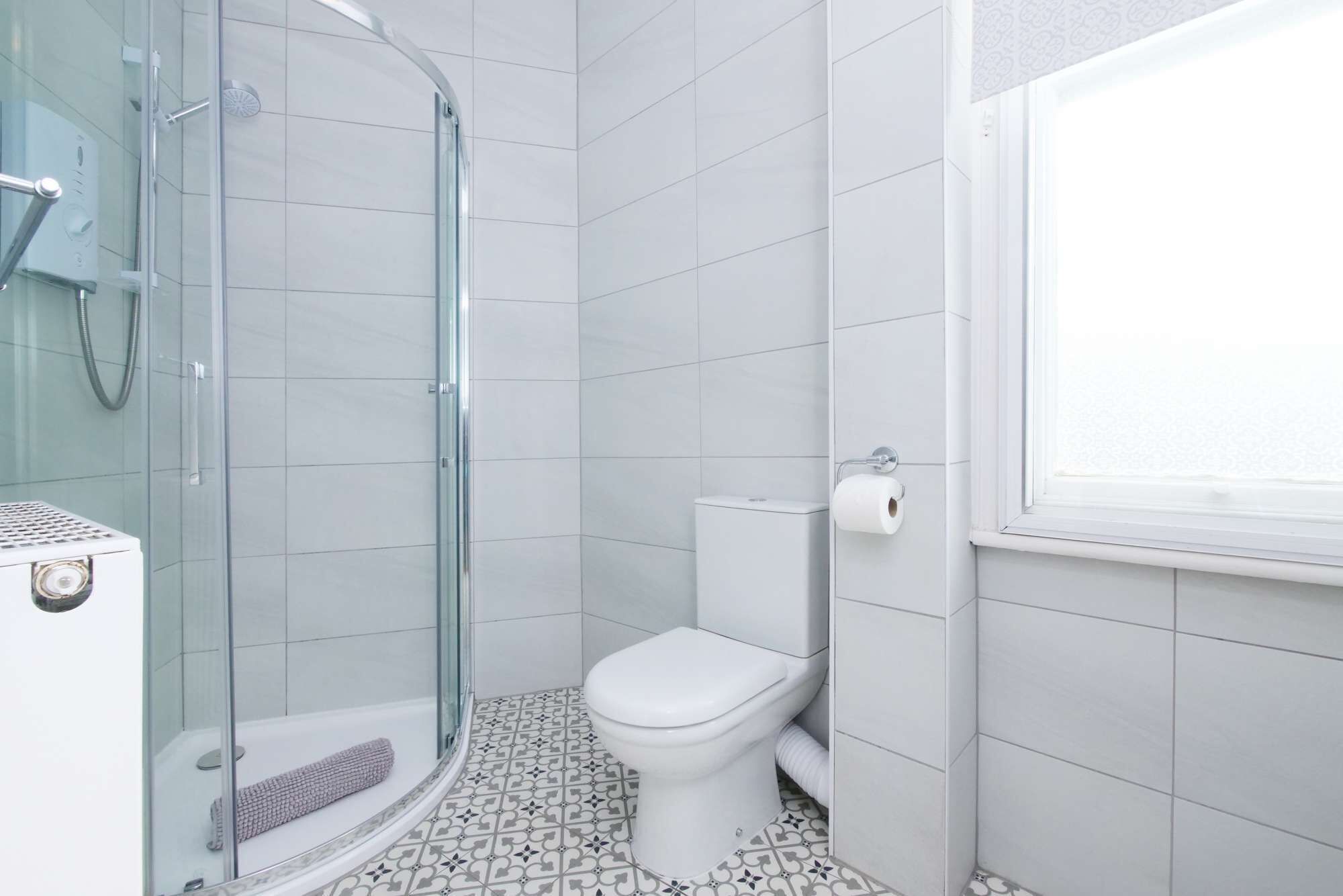 Bathtub, hair dryer, towels