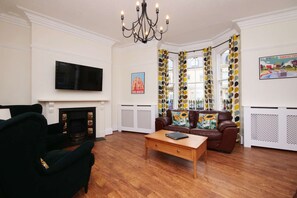 TV - "Birchfield" - close to city centre, 4-bed ensuite (York)