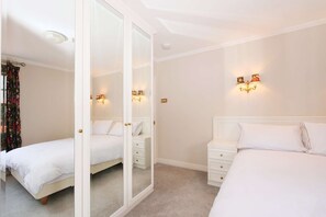 4 chambres, fer et planche à repasser, Wi-Fi, literie fournie