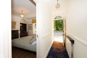 4 bedrooms, iron/ironing board, WiFi, bed sheets - Stodham House Quirky Central Townhouse, 4 beds sleeps up to 9 (York)