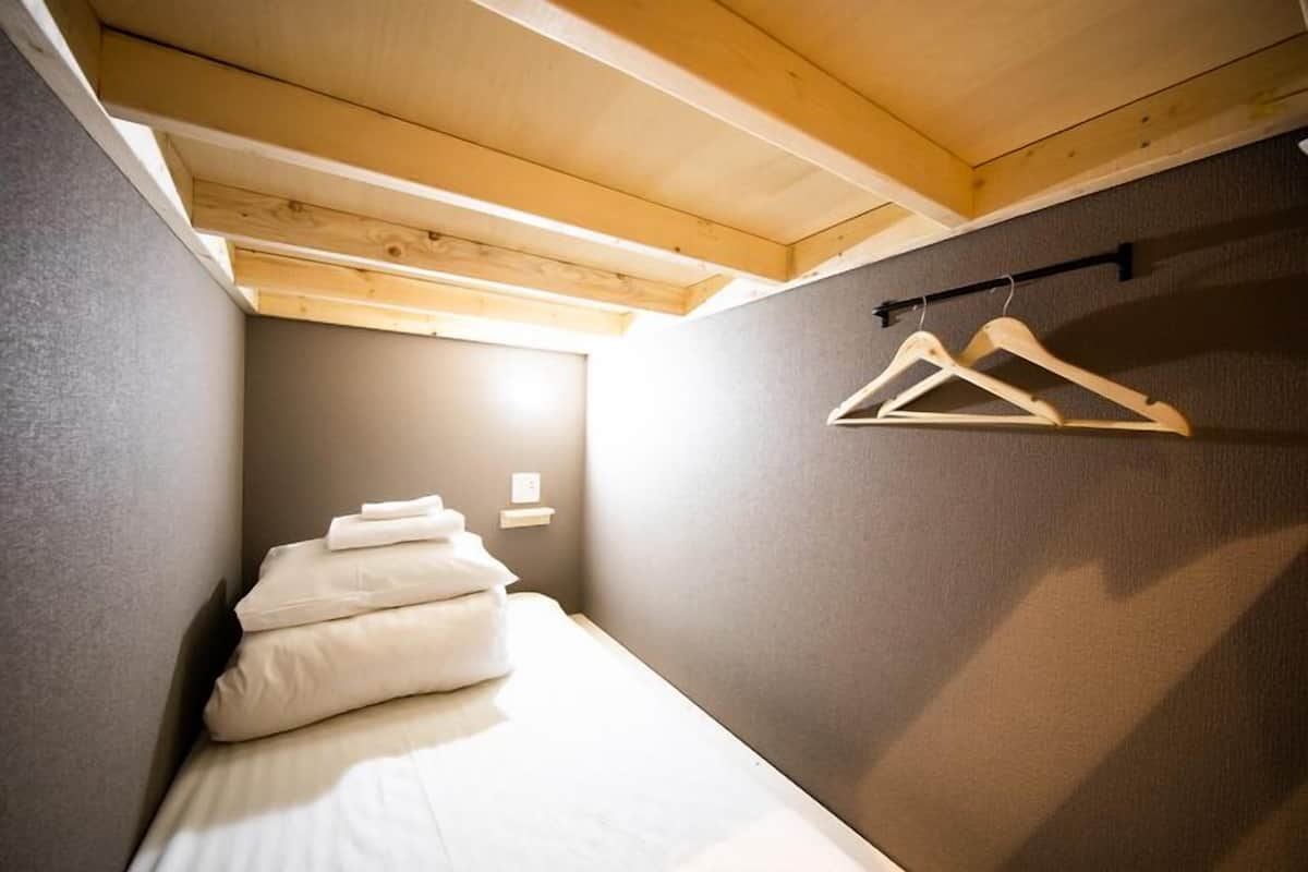 WiFi (free), bed sheets