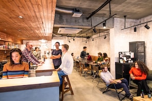 Reception - Ten to Ten Hostel (Sapporo)