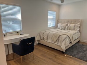 3 bedrooms, desk, travel cot, free WiFi