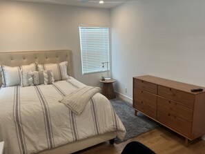 3 bedrooms, desk, travel cot, free WiFi