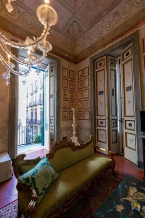 Deluxe Room | Free minibar, in-room safe, blackout curtains, free WiFi - Palazzo Doria Napoli (Naples)