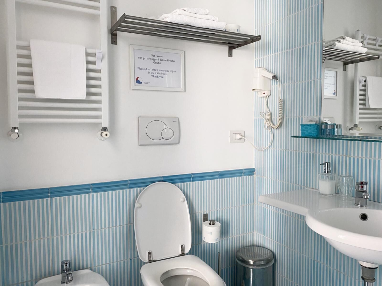 Duschwanne, Whirlpool, Haartrockner, Bidet