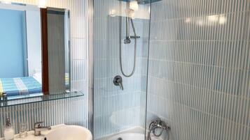 Duschwanne, Whirlpool, Haartrockner, Bidet