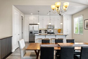 Townhome, 4 Bedrooms | Dining