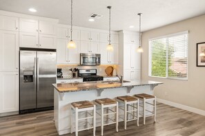 Townhome, 4 Bedrooms | Private kitchen | Fridge, oven, coffee/tea maker, toaster