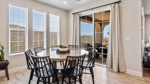 Townhouse, 5 kamar tidur | Tempat makan