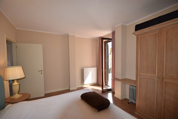 1 室のベッドルーム、WiFi (無料)