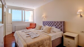 2 bedrooms, iron/ironing board, internet, bed sheets