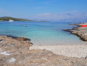 Beach nearby - Holiday home Jaka, (16585), Sumartin, hr (Sumartin)