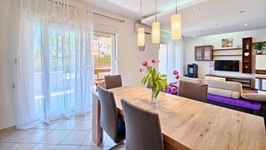 Dining - Apartments Ivan, (16594), Kaštel Lukšić, hr (Kaštel Lukšić)