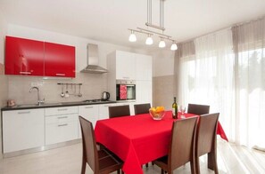 Dining - Apartments Ivan, (16595), Kaštel Lukšić, hr (Kaštel Lukšić)