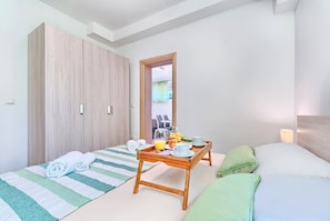 1 bedroom, internet, bed sheets - Apartments Ivan, (16597), Kaštel Lukšić, hr (Kaštel Lukšić)