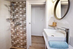 Shower, hair dryer - Apartments Darko, (16601), Funtana, hr (Funtana)