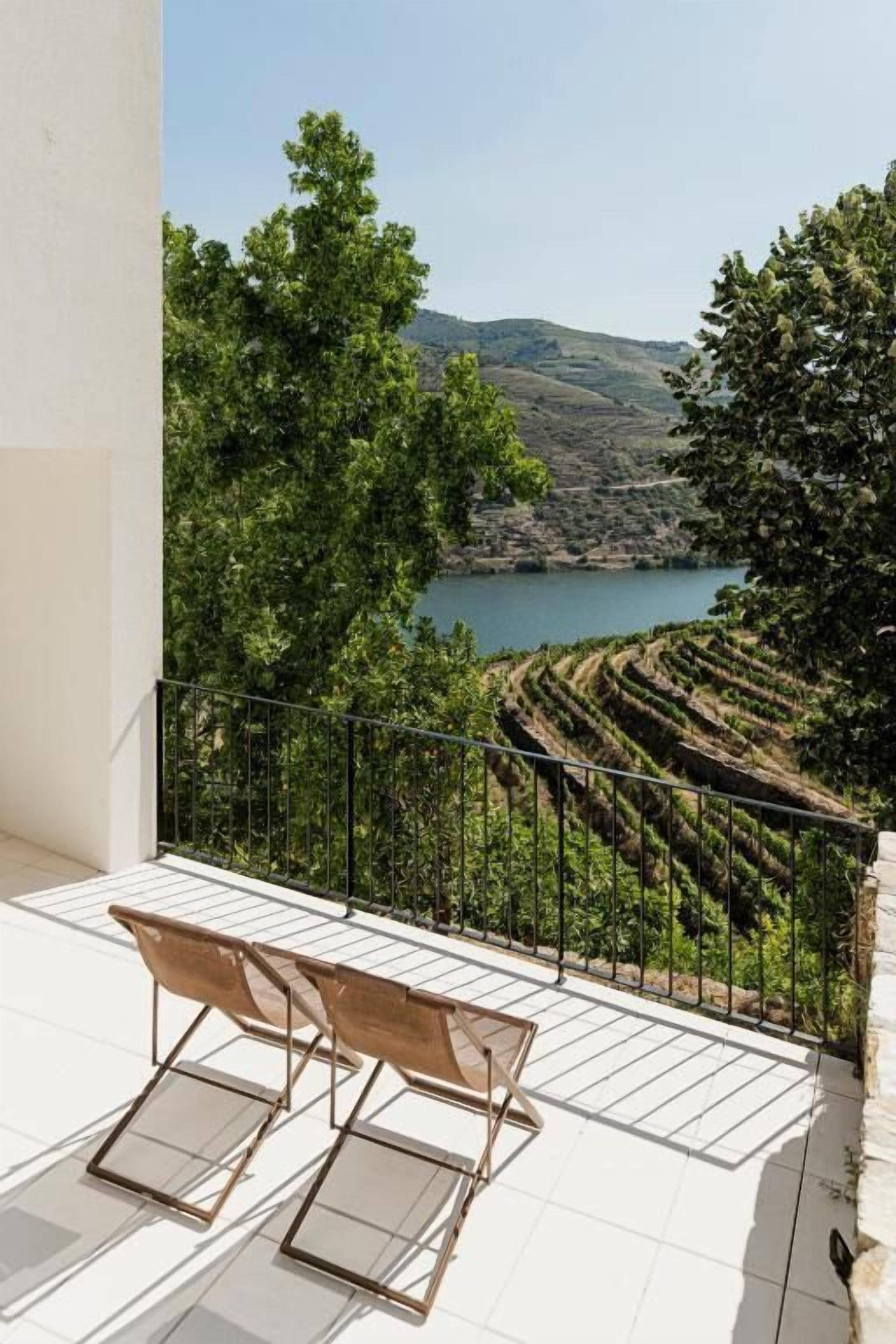 Double Deluxe with Terrace, vista parcial rio e vinhas | Minibar, két bảo mật tại phòng, phòng cách âm 