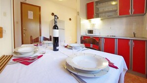 Dining - Apartments Jaka, (16622), Sumartin, hr (Sumartin)