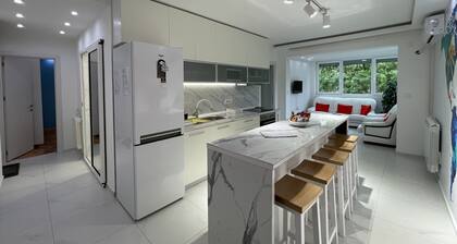 EVAsâ
WorldMapâ
Brightâ
Spacious 2BR/2BA/FreeParking