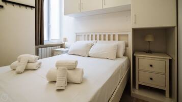 1 bedroom, iron/ironing board, bed sheets