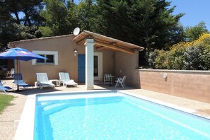 A swimming pool with lounge chairs and a patio area. - Holiday Home in Buisson with Private Pool (Buisson)