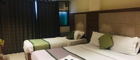 Superior Triple Room | Soundproofing, free WiFi, bed sheets