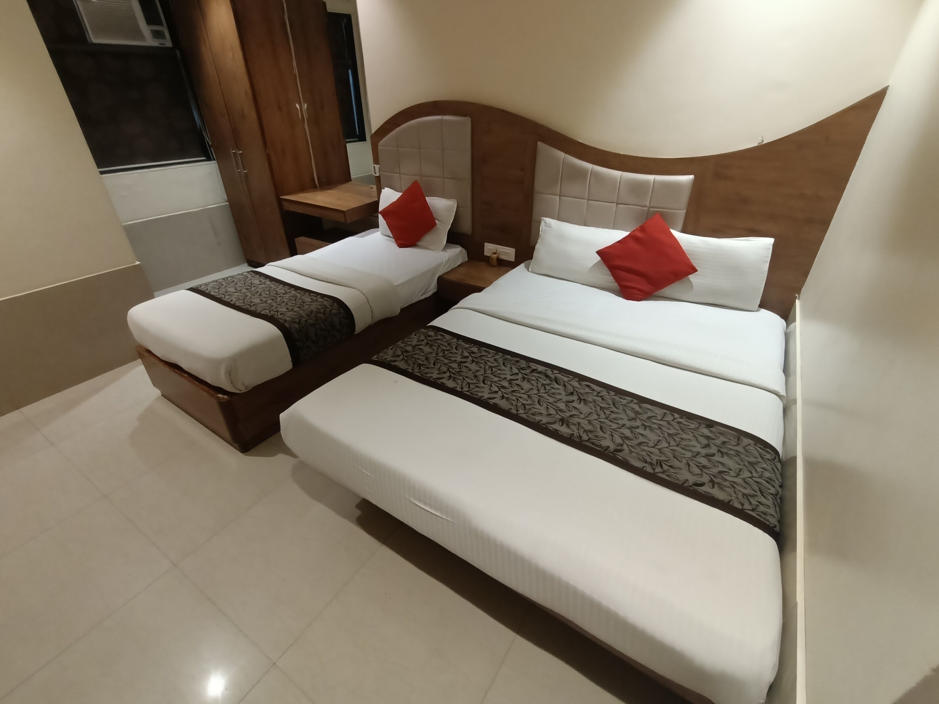 superior triple room | soundproofing, free wifi, bed sheets