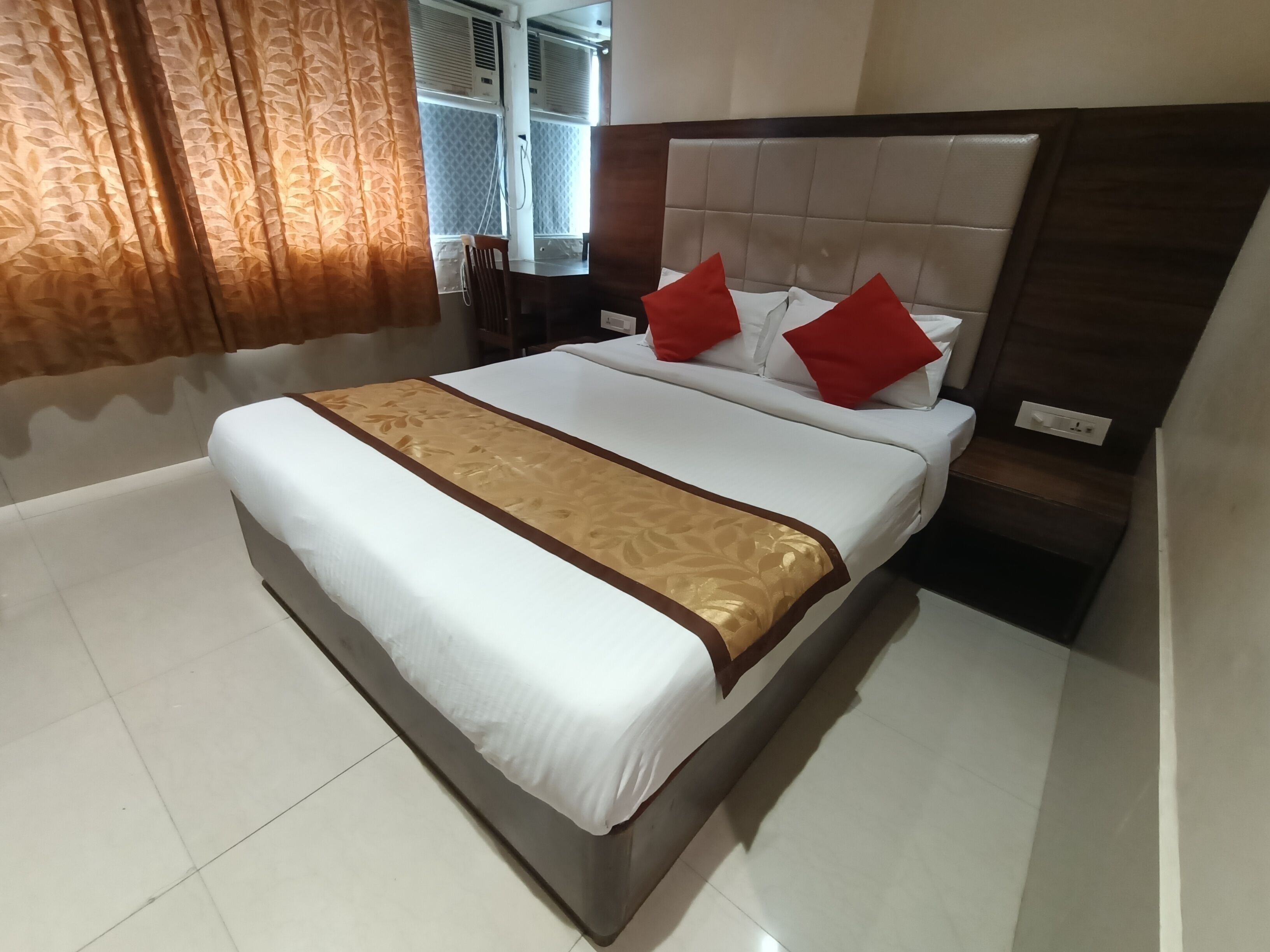 deluxe room | soundproofing, free wifi, bed sheets