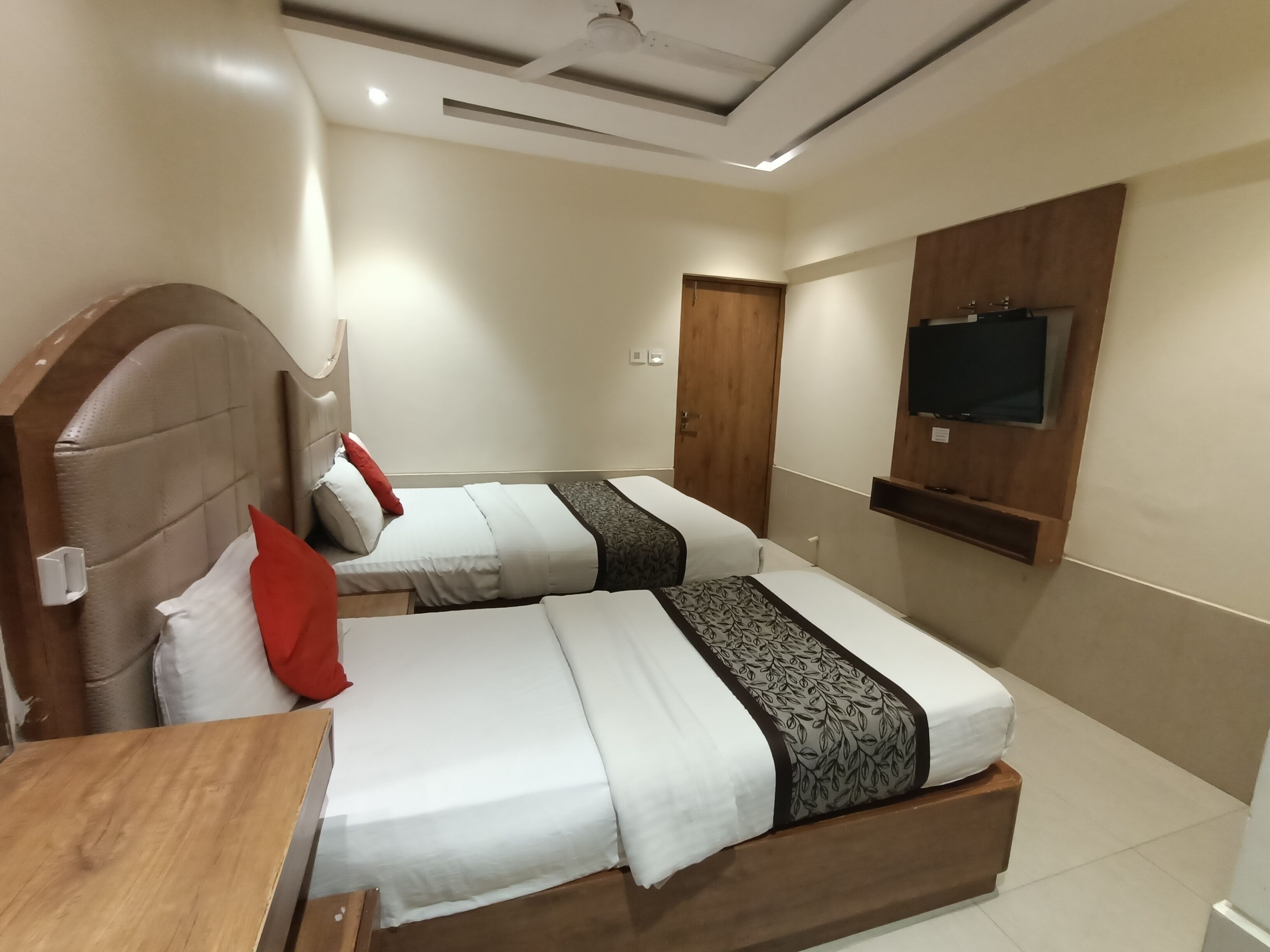 superior triple room | soundproofing, free wifi, bed sheets